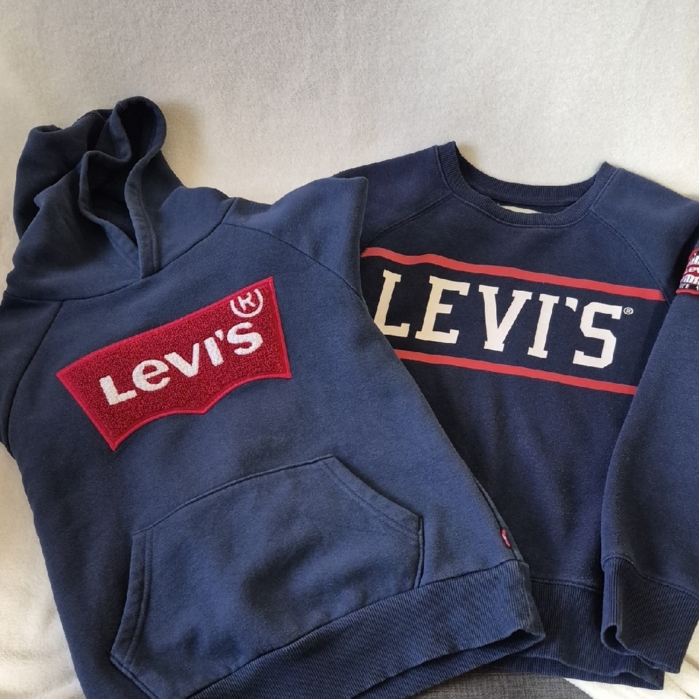 Bundle of 2 Levi's Sweaters Size Small